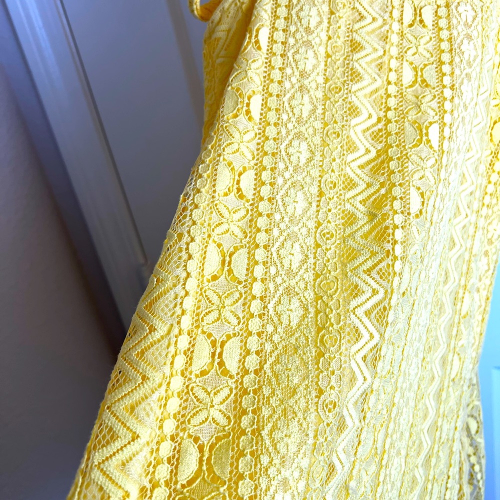 Yellow Lace Hollister Dress with Side Cut Outs - Picture 3 of 12